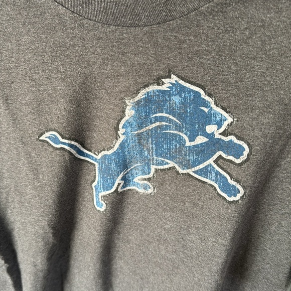 DETROIT LIONS DISTRESSED T SHIRT - Picture 2 of 3